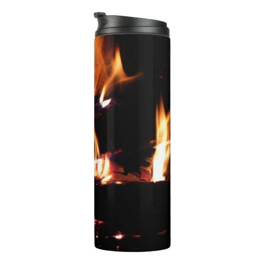 Logboeken in de vuurfoto van de Fireplace Thermosbeker (Geroteerd rechts)