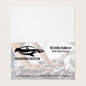 Logo Auto Reparatie | Monteur Werkt aan Auto Visitekaartje (Buitenkant ongevouwen)