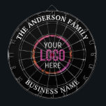 Logo Business Company Branded Dartbord<br><div class="desc">Een dartboard is een populair recreatief en competitief spel dat uren plezier biedt voor spelers van alle leeftijden en vaardigheidsniveaus. Typisch gemaakt van sisal vezels, kurk, of elektronische componenten, zijn dartboards ontworpen om de impact van darts te weerstaan, terwijl ze nauwkeurige scoringszones bieden. Standaard dartboards hebben een cirkelvormig ontwerp met...</div>