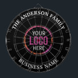 Logo Business Company Branded Dartbord<br><div class="desc">Een dartboard is een populair recreatief en competitief spel dat uren plezier biedt voor spelers van alle leeftijden en vaardigheidsniveaus. Typisch gemaakt van sisal vezels, kurk, of elektronische componenten, zijn dartboards ontworpen om de impact van darts te weerstaan, terwijl ze nauwkeurige scoringszones bieden. Standaard dartboards hebben een cirkelvormig ontwerp met...</div>