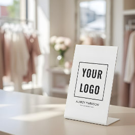 Logo eenvoudige, moderne professional reclamebord met voetstuk