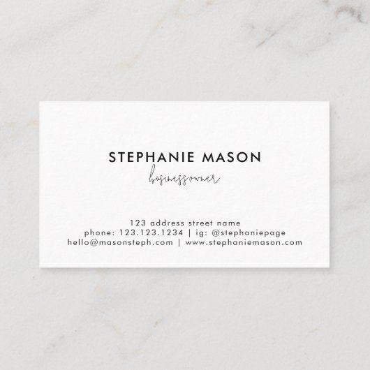 Logo minimalistisch script voor witte Sjabloon Visitekaartje (Achterkant)