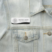 Logo naam titel zwarte golf wit modern naamplaatje (In situ)