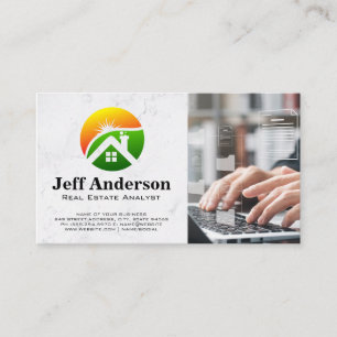 Logo onroerend goed Persoon op laptop Visitekaartje