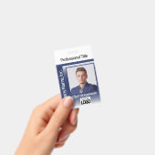 Logo Photo Badge - Donkerblauw en Wit (Handheld)