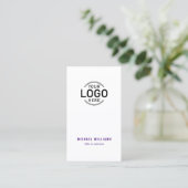 Logo QR Code Minimalistisch Wit Paarse Custom Visitekaartje (Staand voorkant)