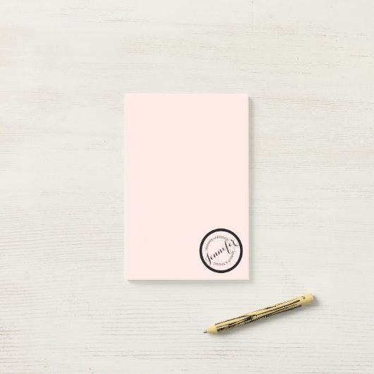  Logo Stempel Makeup en Roze Post-it® Notes (Op bureau)