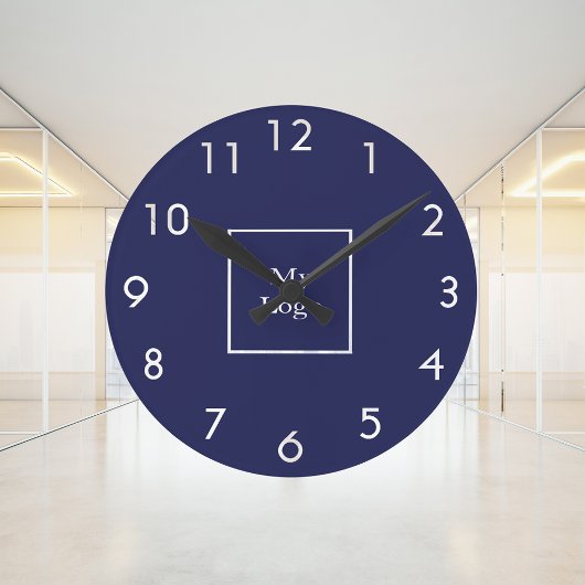 Logo van marineblauw-witte business ronde klok