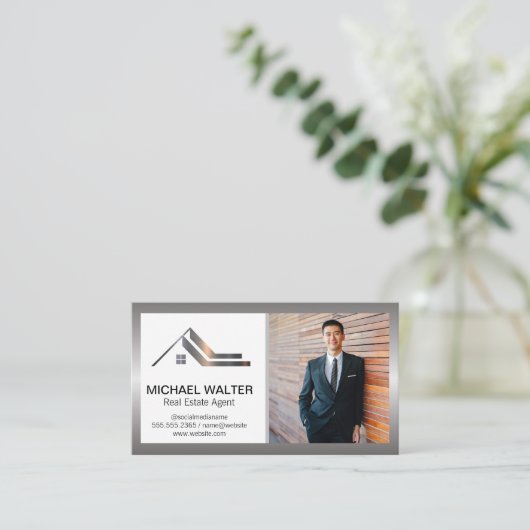 Logo van vastgoedmakelaar | Zakelijke man Visitekaartje (Staand voorkant)