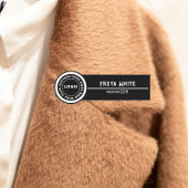 Logo, wit accent, zwarte naamplaatje