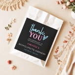 LOLA Neon Blauw en Roze 90's Bachelorette Bedankzakje<br><div class="desc">Dit bedankje heeft een cadeauzak met neon blauw en roze schrift met een leuk handgeschreven lettertype. Wijzig eenvoudig de meeste woorden op maat van uw eventbehoeften. Dit label kan worden gebruikt voor een vrijgezellenweekend, verjaardagsweekend of een ander neonevenement. DE KLEUREN KUNNEN WORDEN BEWERKT! Klik op 'ontwerp bewerken' om uw kleuren...</div>