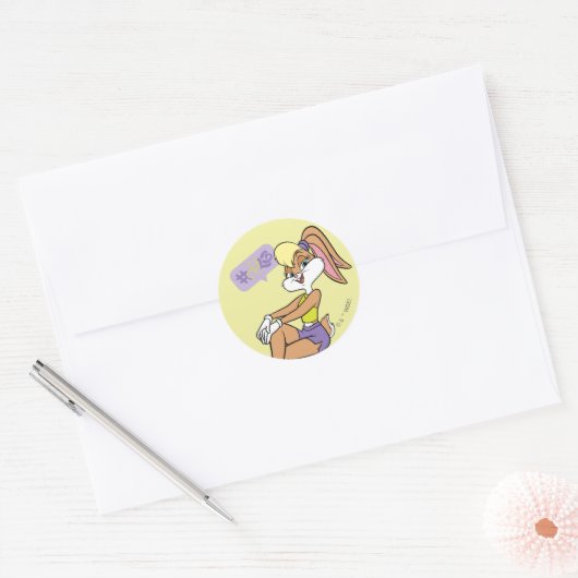 Lola Sitting Ronde Sticker (Envelop)