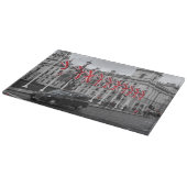 Londense scène in grijs met rode highlights snijplank (Hoek)
