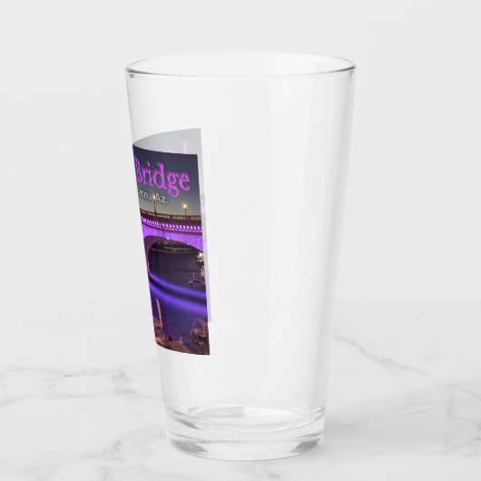 London Bridge verlicht met paarse lichten! Glas (Links)