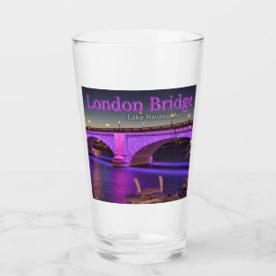 London Bridge verlicht met paarse lichten! Glas