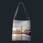 London England Big Ben Crossbody Tas<br><div class="desc">London England Big BenDit is een geweldig cadeau voor iedereen die Londen Engeland heeft bezocht of van daar vandaan komt. Het zou ook een grote verrassing zijn als je een reis plant als een manier om aan te geven waar je naartoe gaat Pas het met een naam of een datum...</div>