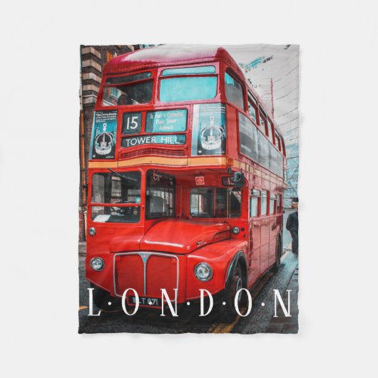 London Red Bus on Busy Street, White Text Fleece Deken (Voorkant)