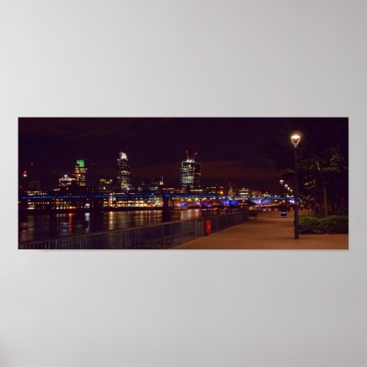 London Skyline & Millennium Bridge Poster (Voorkant)