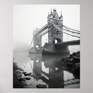 London Tower Bridge in de mist Poster