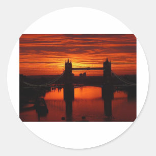 London's Tower Bridge bij dageraad Ronde Sticker