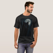 Lone Black Wolf Under Moonlight – Dark Forest T-shirt (Voorkant volledig)