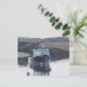 "Lone Boat in Fog" Briefkaart (Staand voorkant)