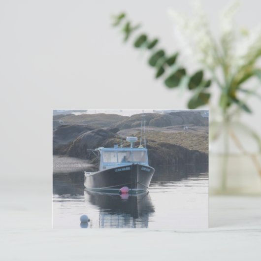 "Lone Boat in Fog" Briefkaart (Staand voorkant)