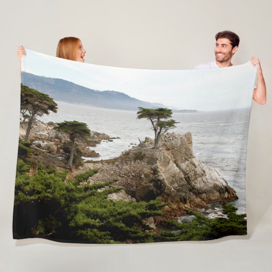 LONE CYPRESS Large Fleece Blanket Deken (In situ)