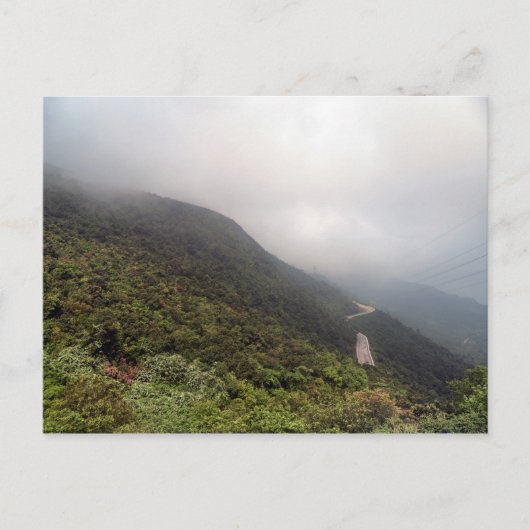 Lone Road in Misty Mountains, Vietnam Briefkaart (Voorkant)