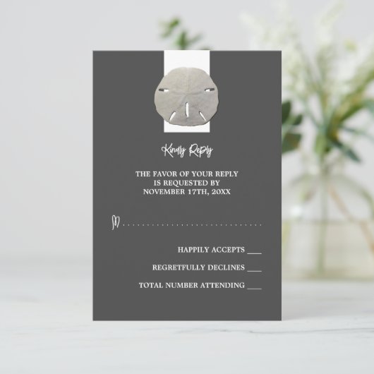 Lone Sand Dollar - Houtskool Grijs - Bruiloft RSVP Kaartje (Staand voorkant)