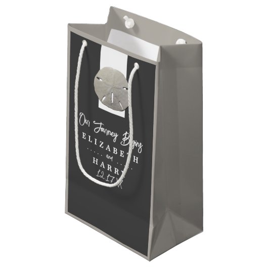 Lone Sand Dollar - Houtskool Grijs - Strand Bruilo Klein Cadeauzakje (Voorkant Gekanteld)