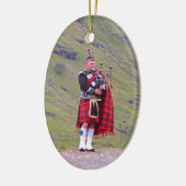 Lone Scottish bagpiper, Highlands, Schotland Keramisch Ornament (Links)