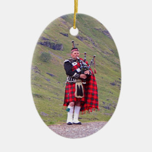 Lone Scottish bagpiper, Highlands, Schotland Keramisch Ornament