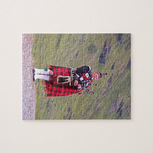 Lone Scottish bagpiper, Highlands, Schotland Legpuzzel (Horizontaal)