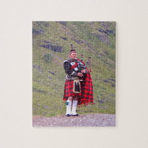 Lone Scottish bagpiper, Highlands, Schotland Legpuzzel