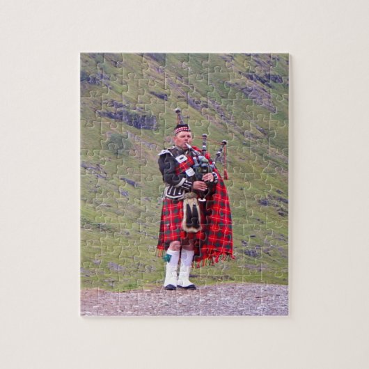 Lone Scottish bagpiper, Highlands, Schotland Legpuzzel (Verticaal)