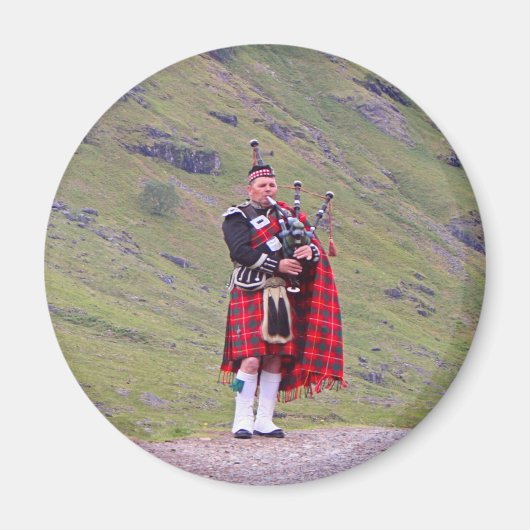 Lone Scottish bagpiper, Highlands, Schotland Magneet (Voorkant)