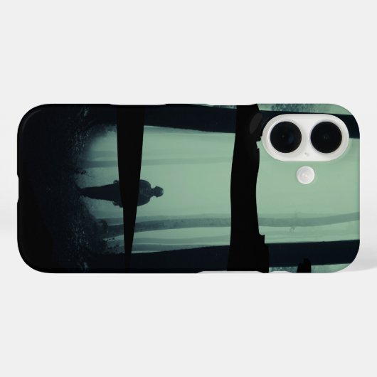 Lone Soldier in Bossen iPhone 16 Hoesje (Achterkant (horizontaal))