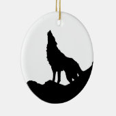Lone Wolf staat op een heuvel Keramisch Ornament (Rechts)