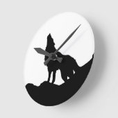 Lone Wolf staat op een heuvel Ronde Klok (Hoek)