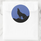 Lone Wolf staat op een zwarte Pop in een heuvel Ronde Sticker (Tas)