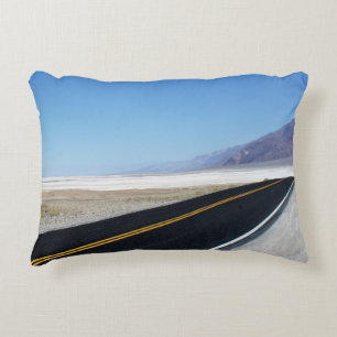 Lonely Desert Road in Death Valley, Californië Accent Kussen