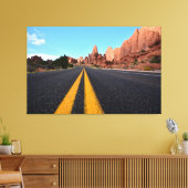Lonely Road in Arches National Park Canvas Afdruk (Insitu (Woonkamer))