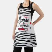 Lonende verpleegster die een leuk zebra bontpron l schort (Insitu)