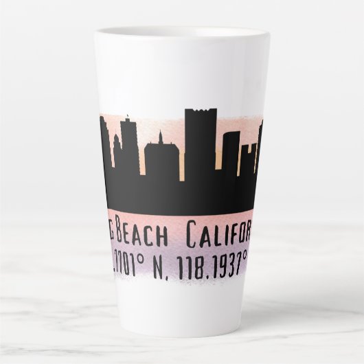 Long Beach Skyline Latitude en Lengtegraad Latte Mok (Voorkant)
