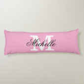 Long pink body pillow with custom monogram lichaamskussen (Achterkant)