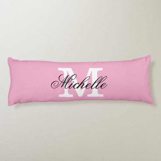 Long pink body pillow with custom monogram lichaamskussen (Achterkant)