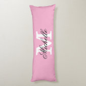 Long pink body pillow with custom monogram lichaamskussen (Achterkant (Verticaal))