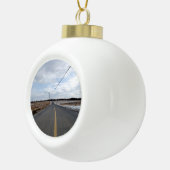 Long Road Home Keramische Bal Ornament (Rechts)