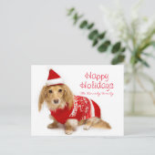 Longhaired tekkel die rode Kerstmis dragen Feestdagenkaart (Staand voorkant)